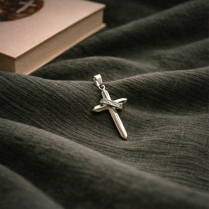 Pendentif croix religieuse - Animus