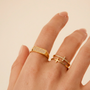 Bague croix ajustable portée, dorée