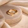 Bague croix simple dorée