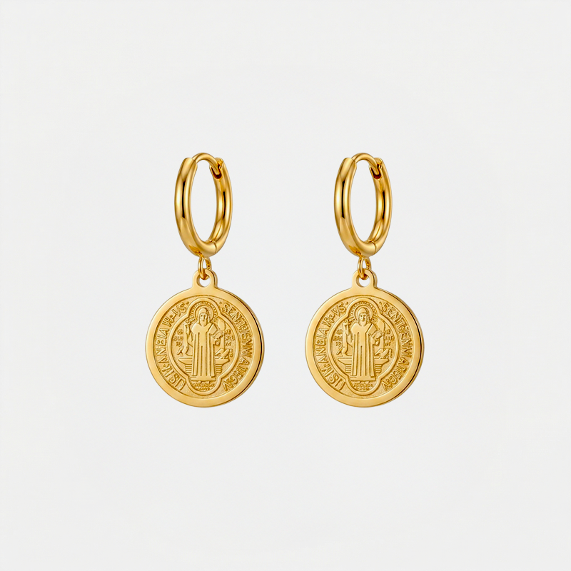 Boucles médaille saint Benoît, finition dorée