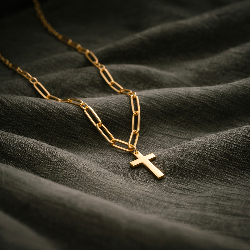 Collier chaîne croix dorée