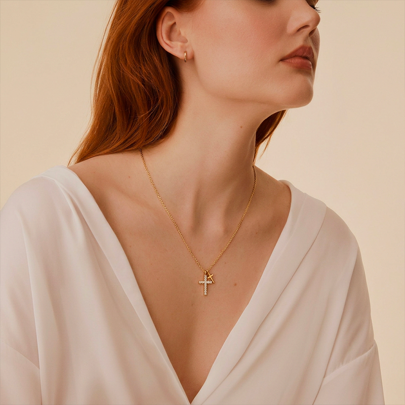 Collier double croix portée, dorée