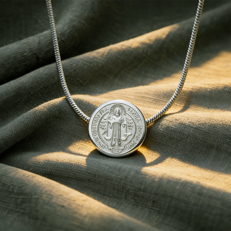 Collier médaille saint Benoît argentée